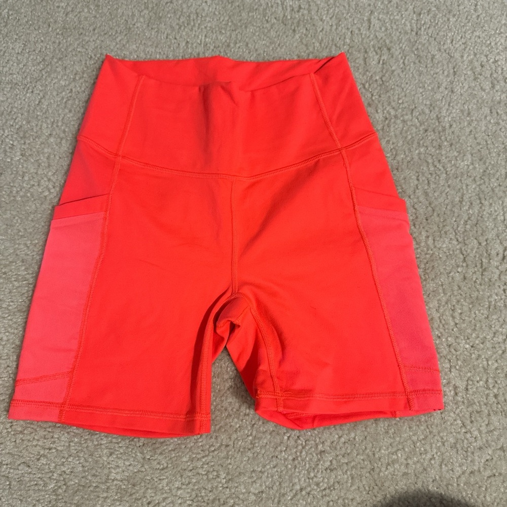 Women's Fabletics Hot pink biker Shorts with pockets